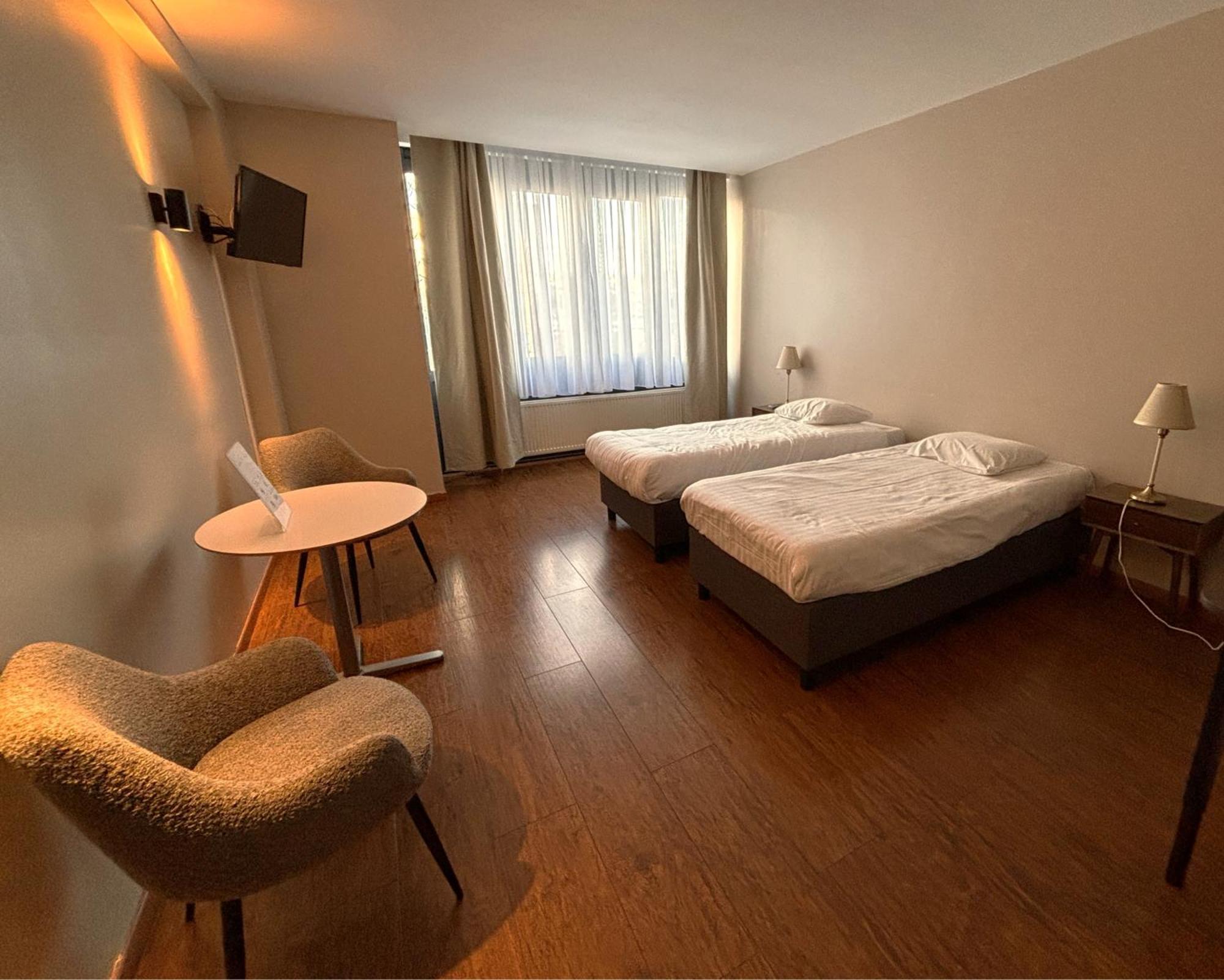 Escale Hotel Saint-Gilles Exteriör bild